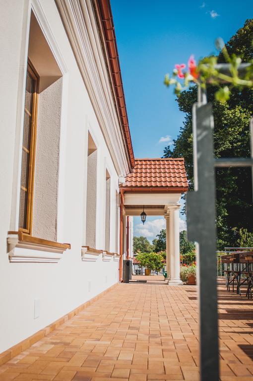 Hotel Pod Kolumnami Pilica Zewnętrze zdjęcie